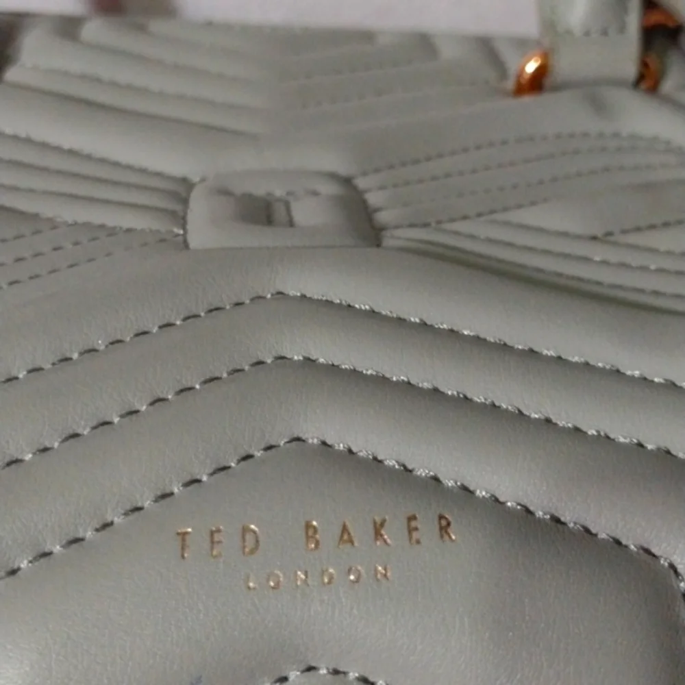 Ted Baker London Dove Grey Quilted Bow Bag 🛍️ NWT - Picture 4 of 11